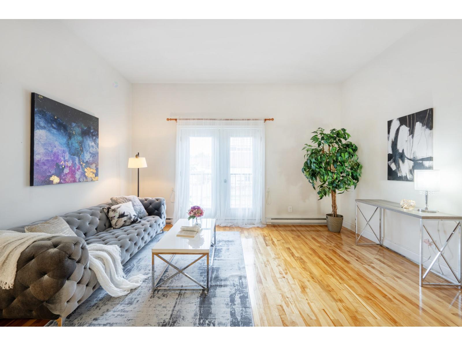 3730 Av. Carlton, #102 Property Photo 1