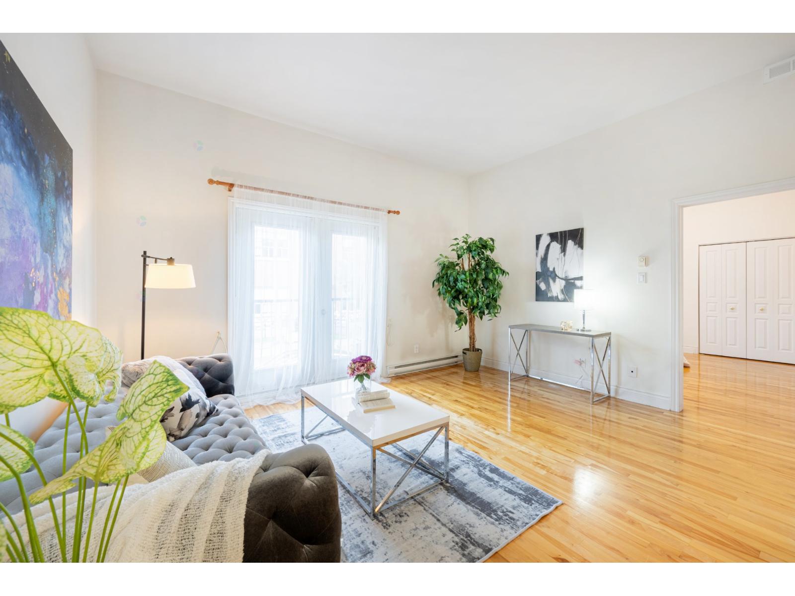 3730 Av. Carlton, #102 Property Photo 2
