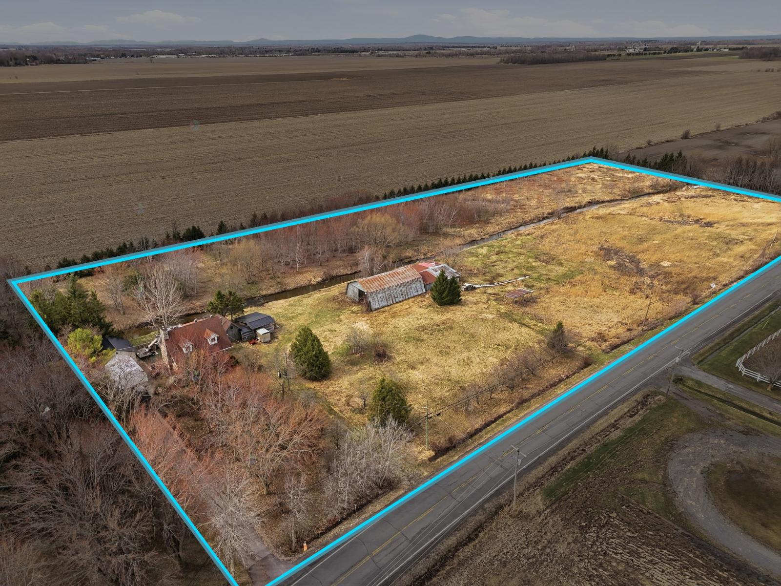 1423z Ch. De La 4e-ligne Property Photo 1