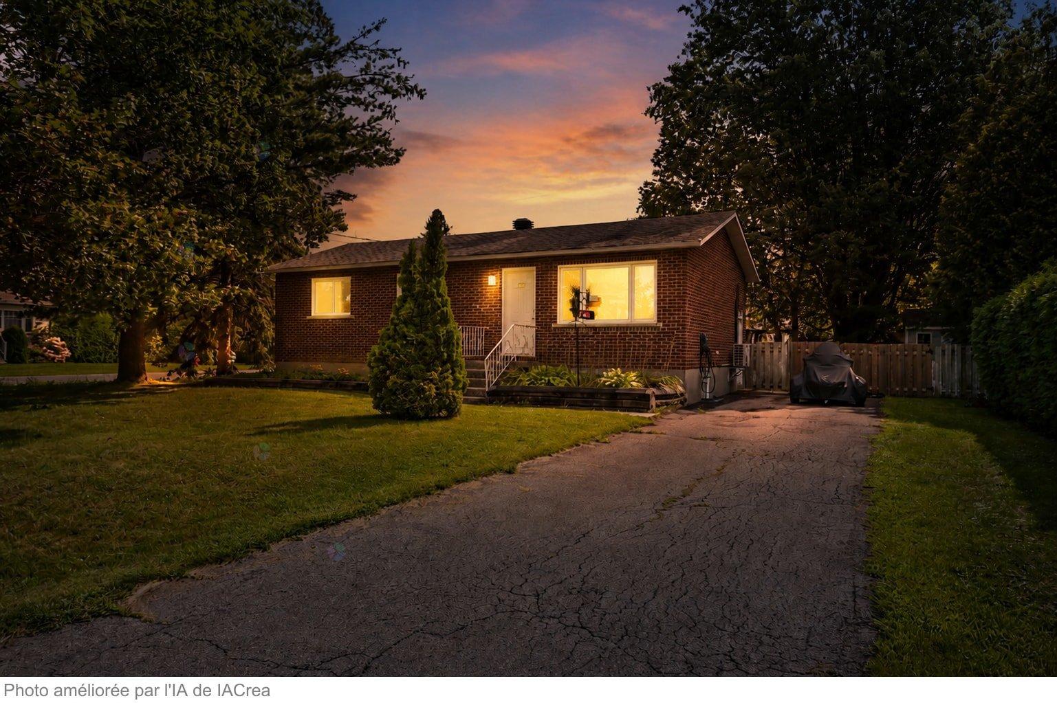 896 Rue St-denis Property Photo 1
