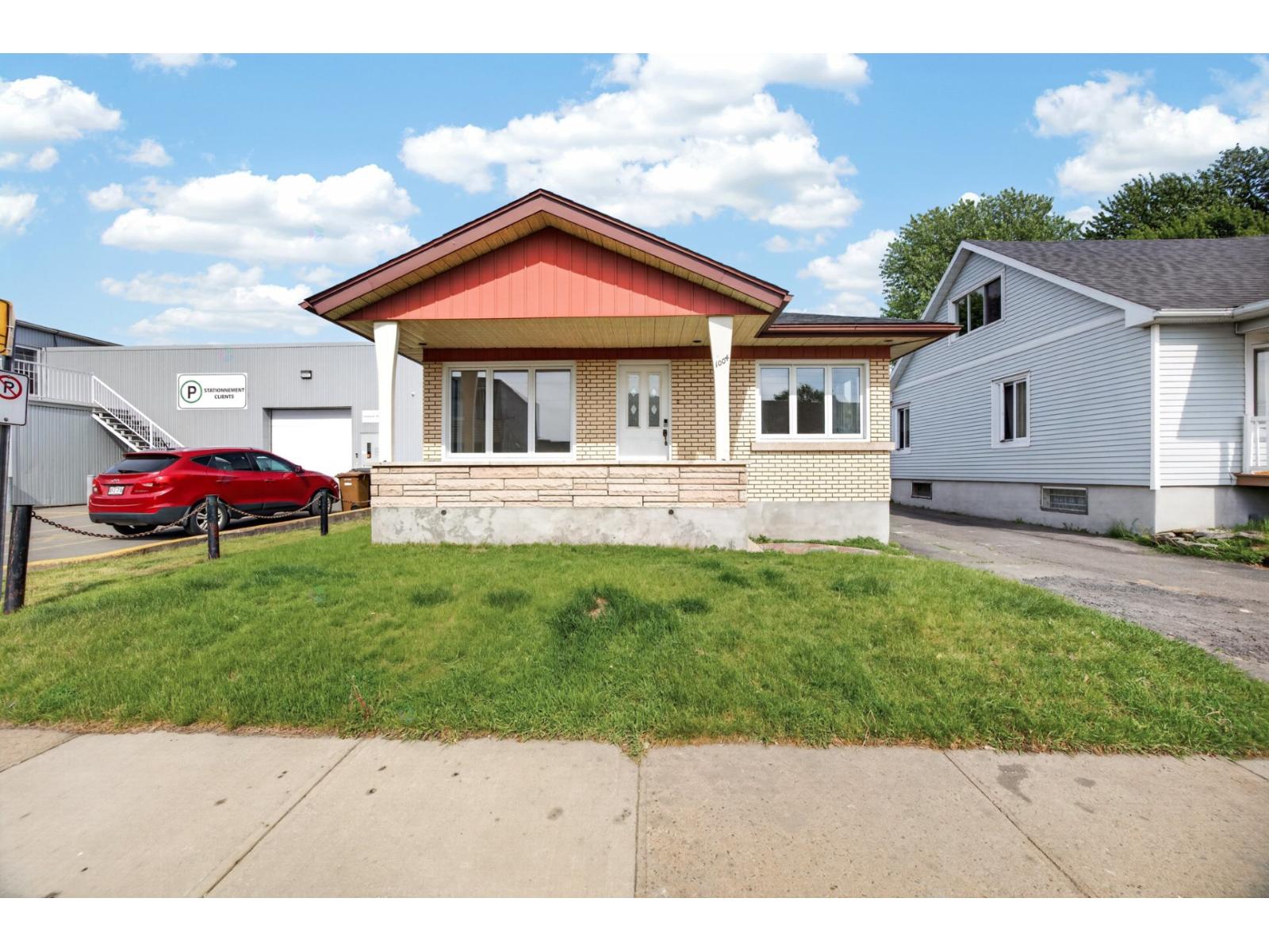 1004 Rue Filiatrault Property Photo 2