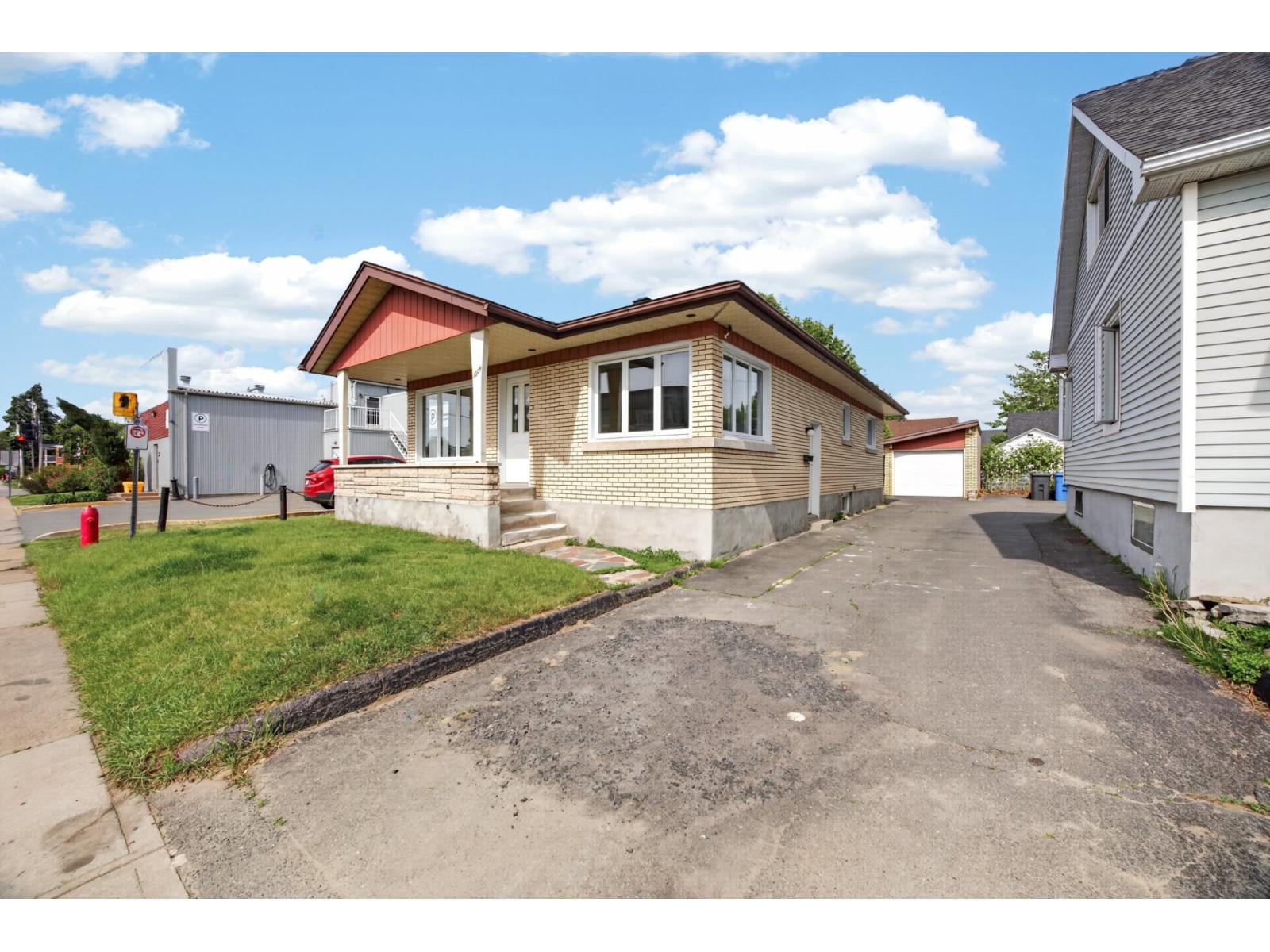 1004 Rue Filiatrault Property Photo 5