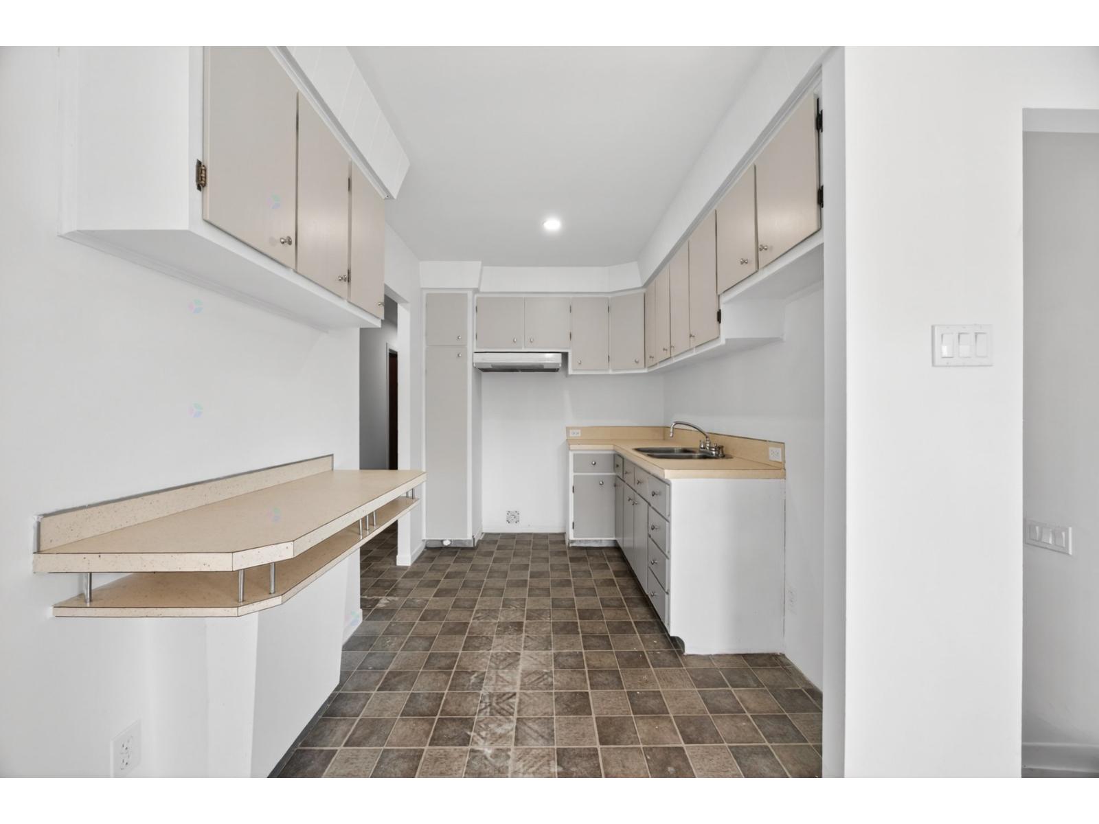 1004 Rue Filiatrault Property Photo 6