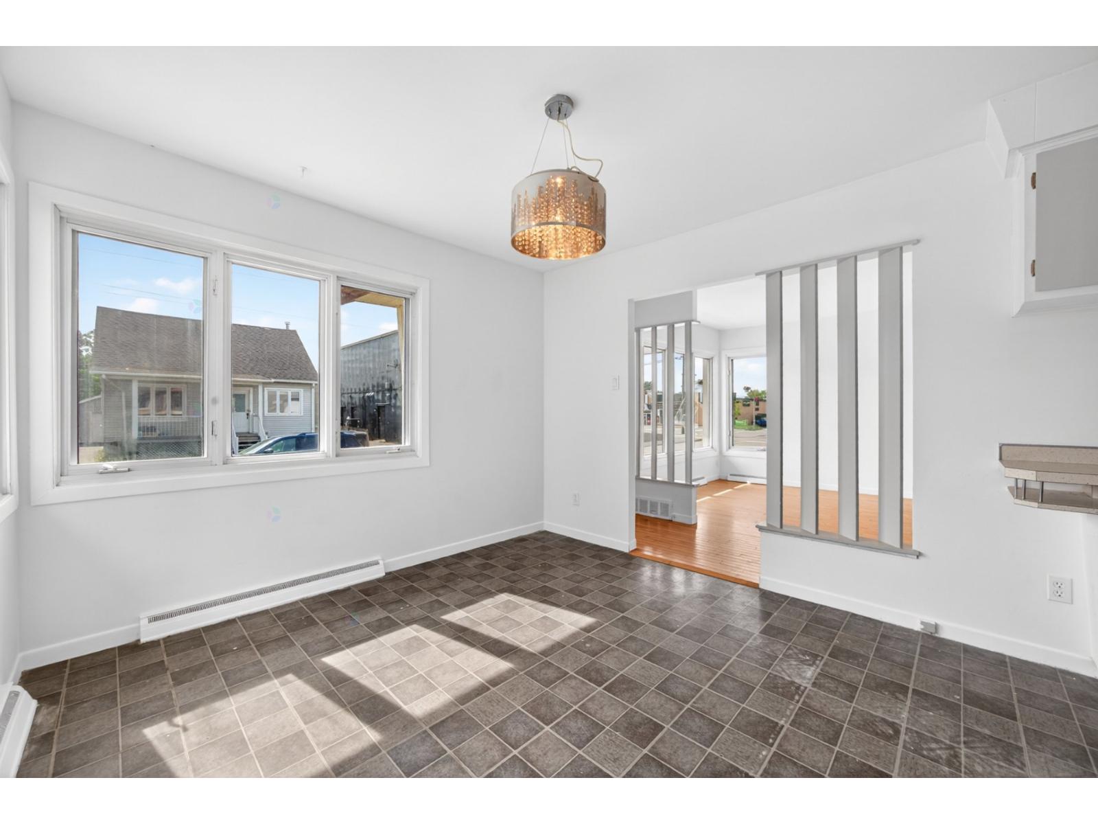 1004 Rue Filiatrault Property Photo 8