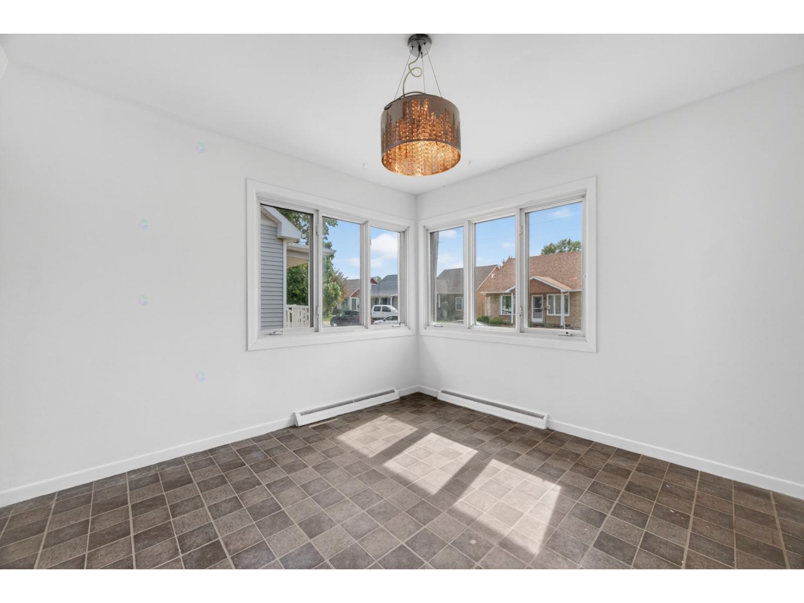 1004 Rue Filiatrault Property Photo 10