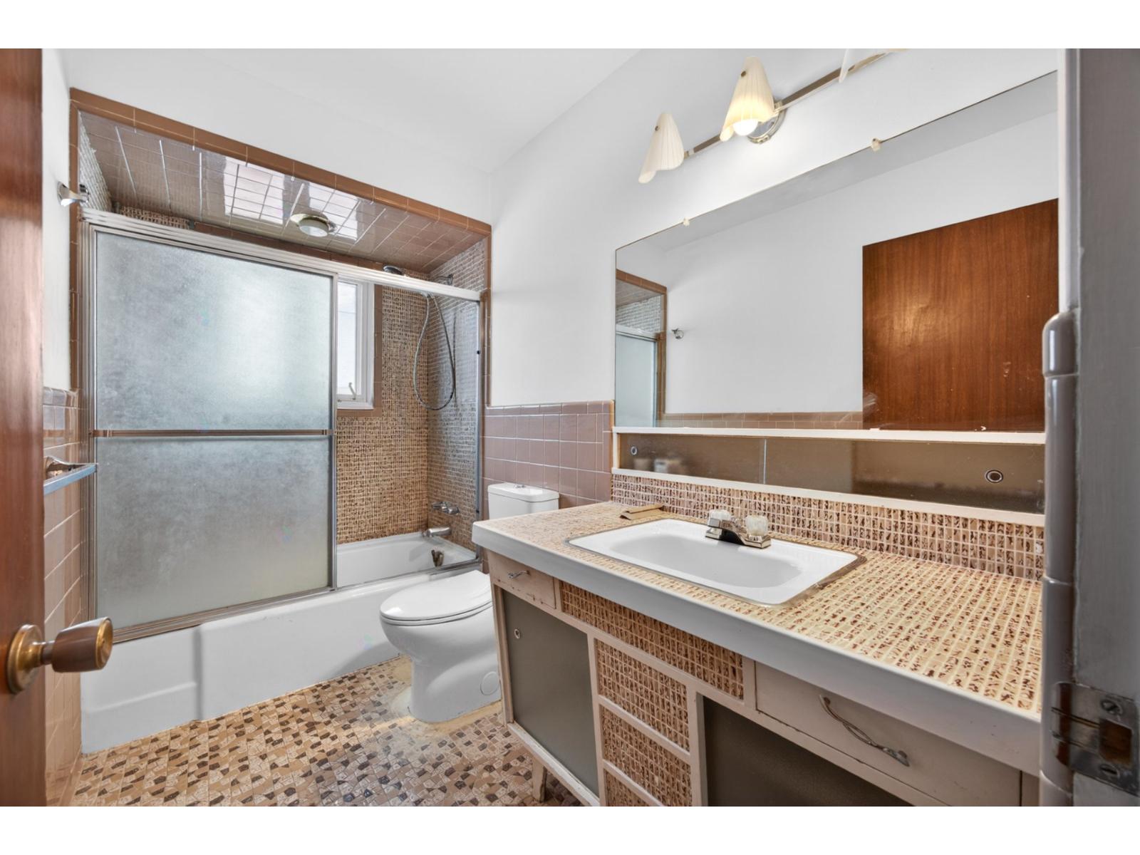 1004 Rue Filiatrault Property Photo 13