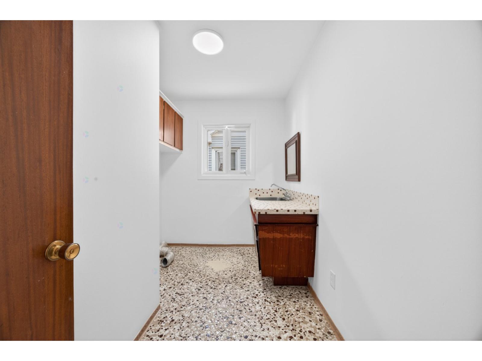 1004 Rue Filiatrault Property Photo 14