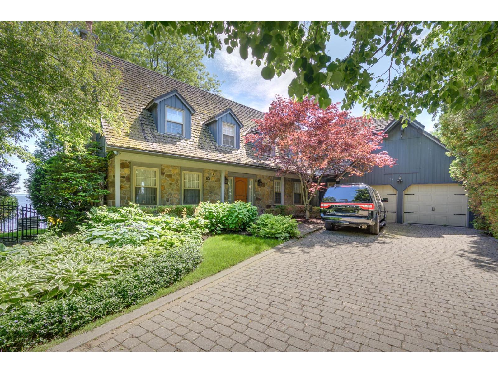 4 Garrison Lane Property Photo 3
