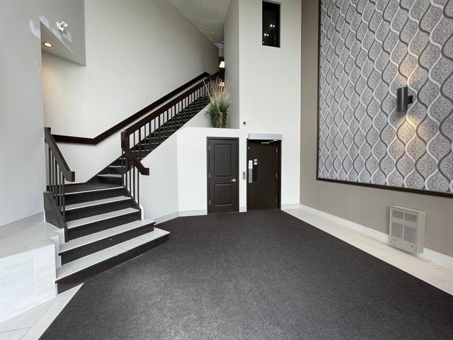 180 25e Avenue, #d Property Photo 3