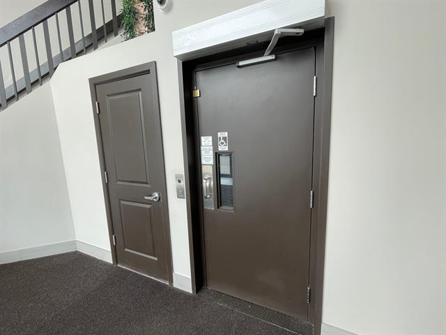 180 25e Avenue, #d Property Photo 4