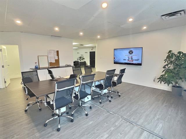 180 25e Avenue, #d Property Photo 10