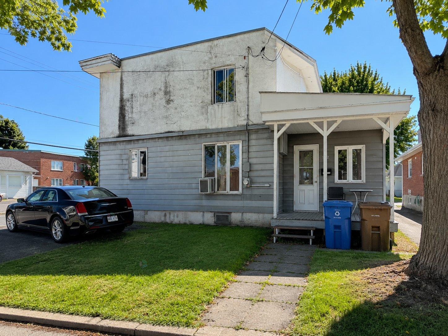 68-92 Rue St-paul Property Photo 3