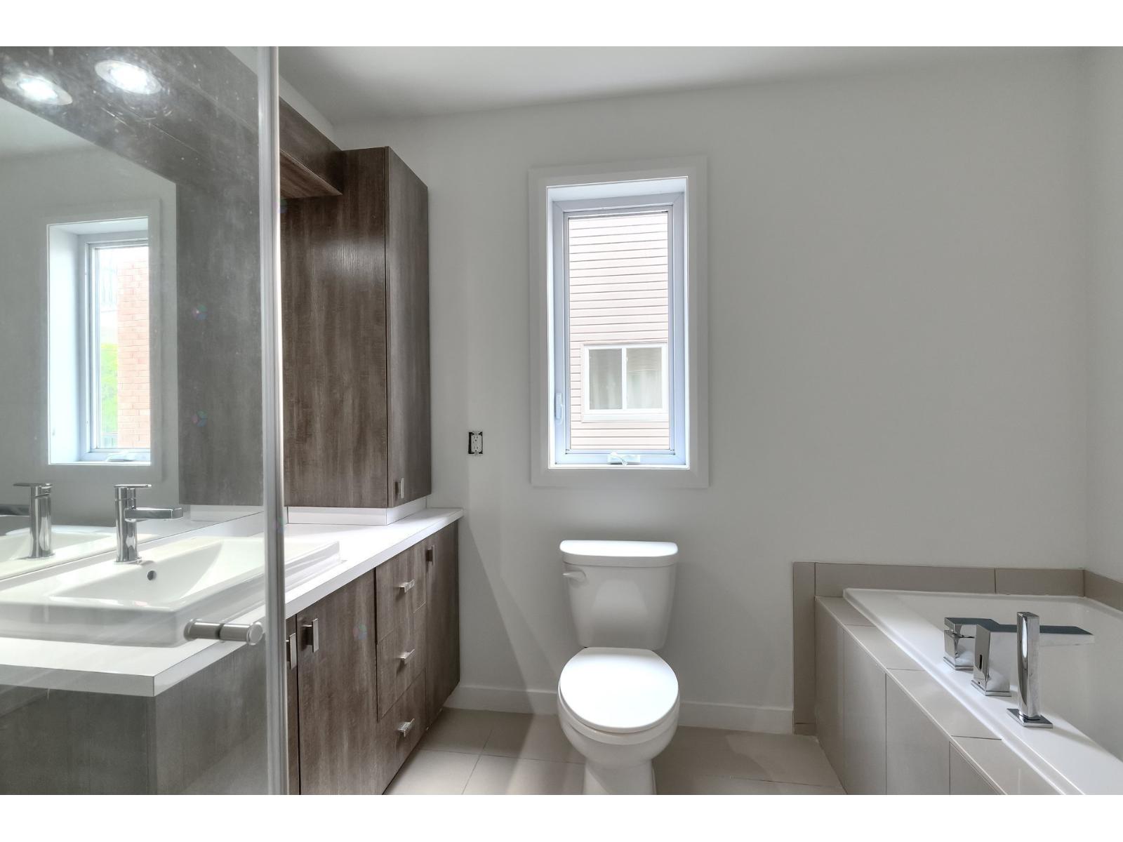5081 Boul. Lévesque O. Property Photo 16