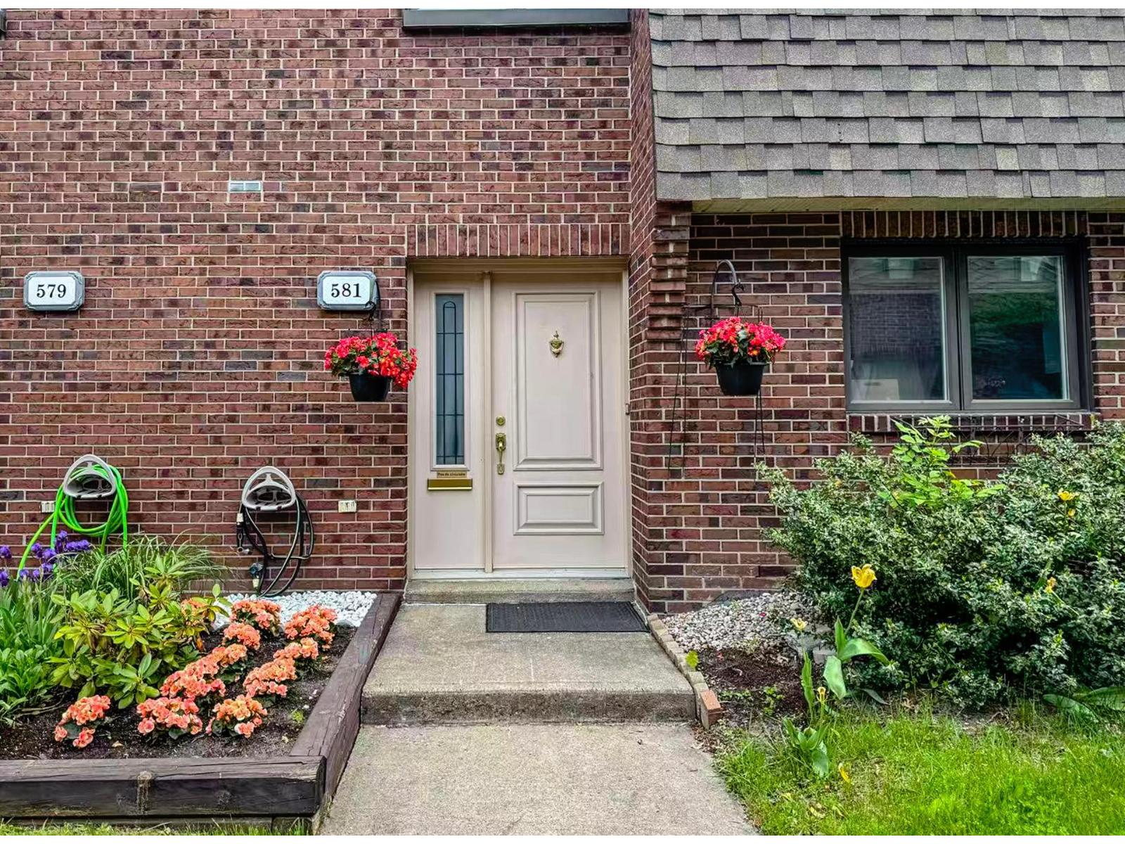 581Z Place Sillery Property Photo 1