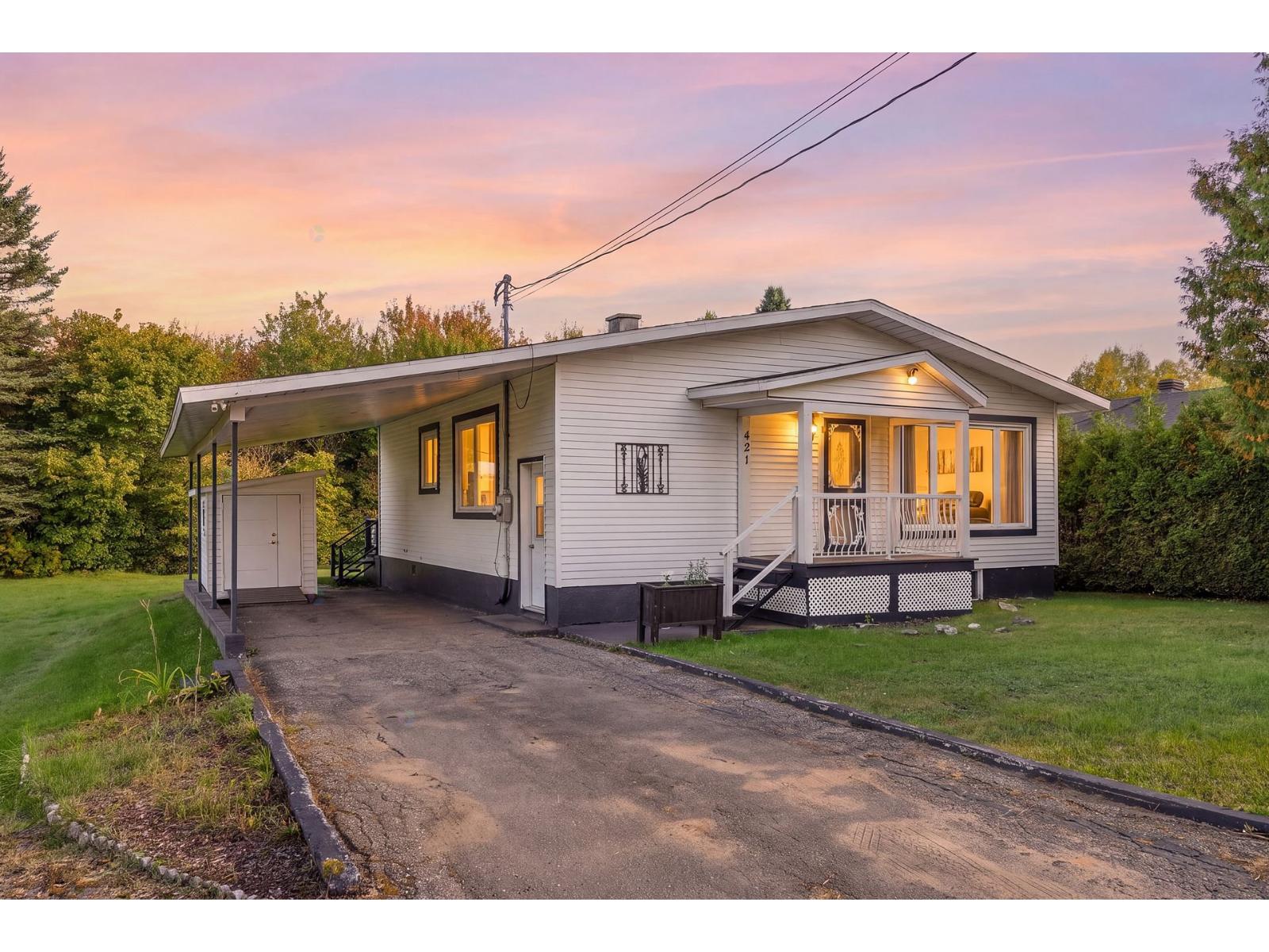421 Ch. De Ste-flore Property Photo 1