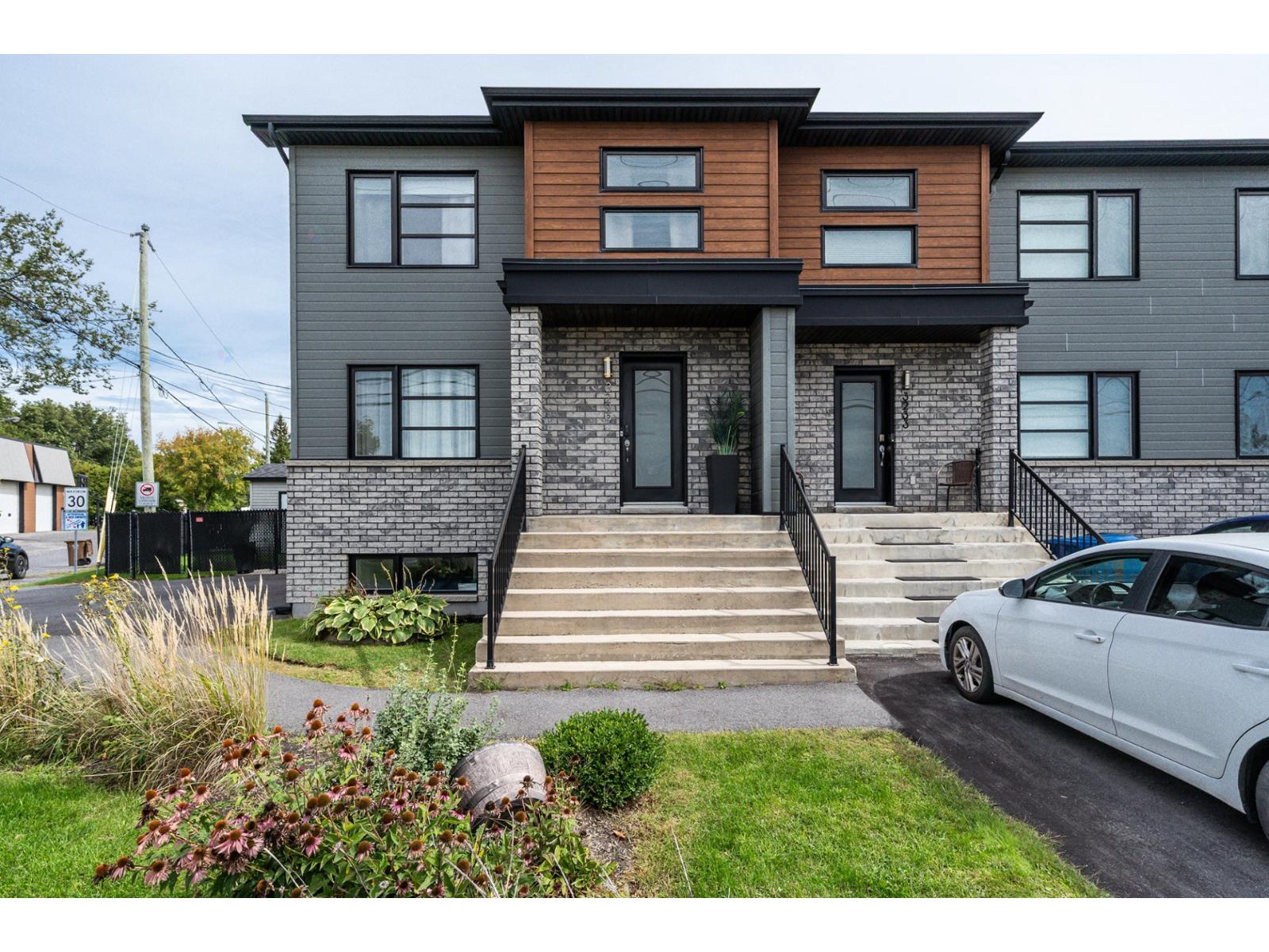 3229 Route Édouard-vii Property Photo 1