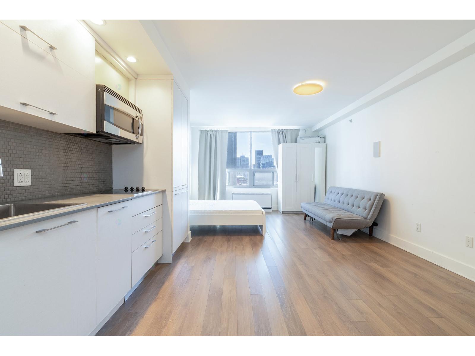 1390 Rue Du Fort, #1808 Property Photo 3