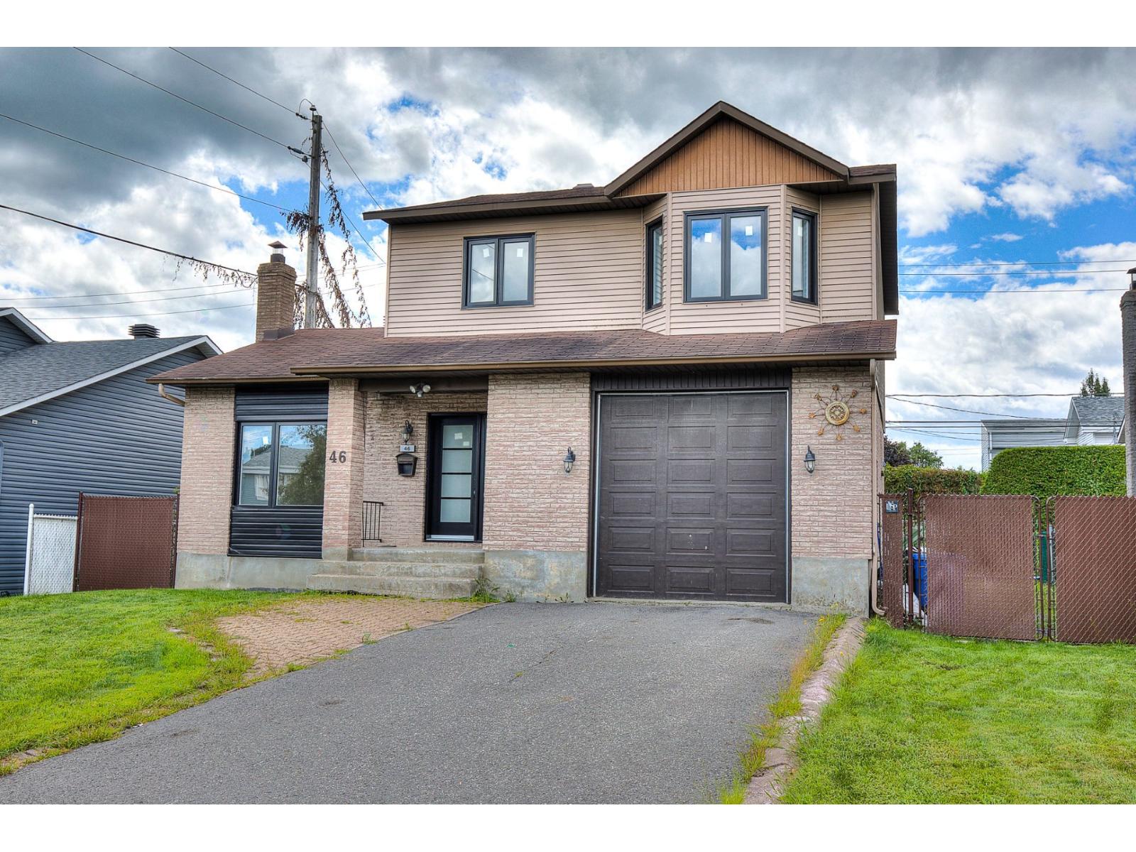 46 Boul. Laurentien Property Photo 2
