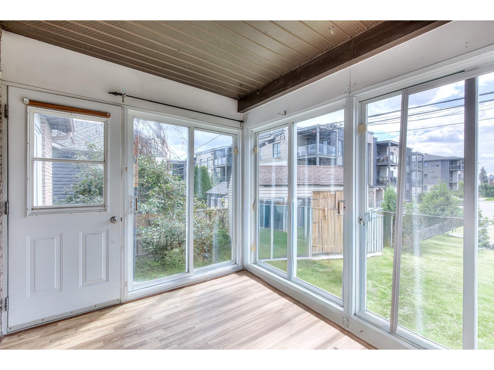 46 Boul. Laurentien Property Photo 6