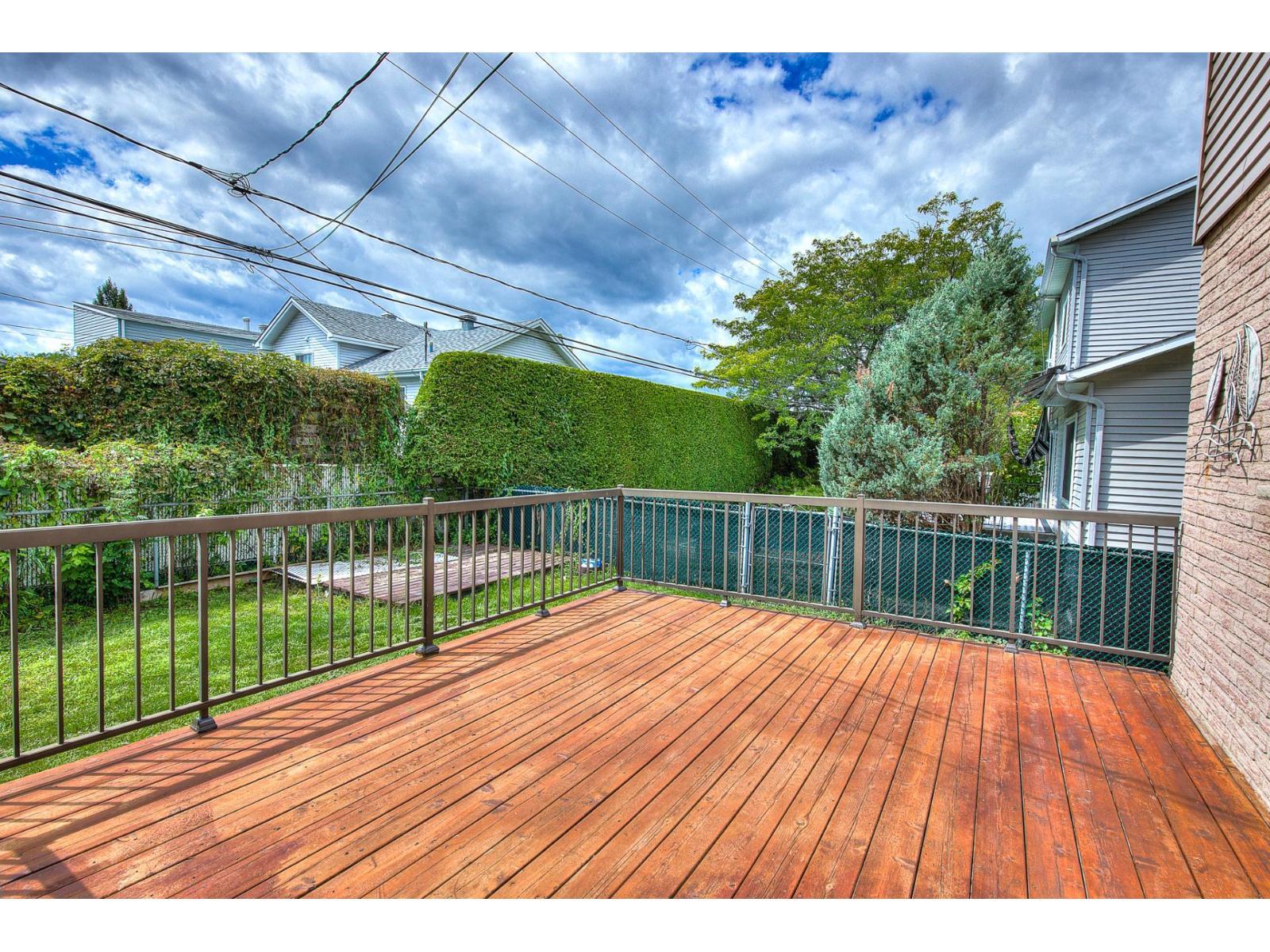 46 Boul. Laurentien Property Photo 7