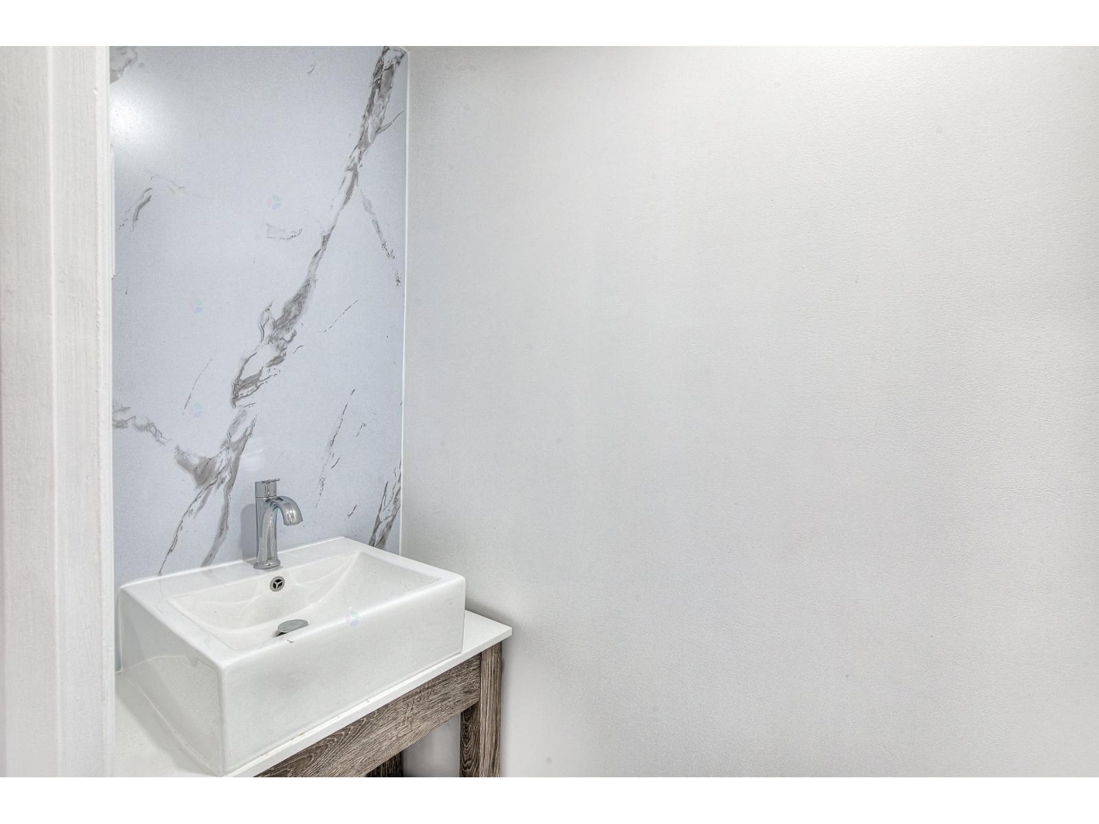 46 Boul. Laurentien Property Photo 19