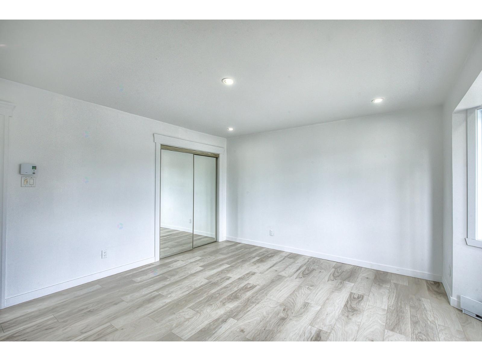46 Boul. Laurentien Property Photo 21
