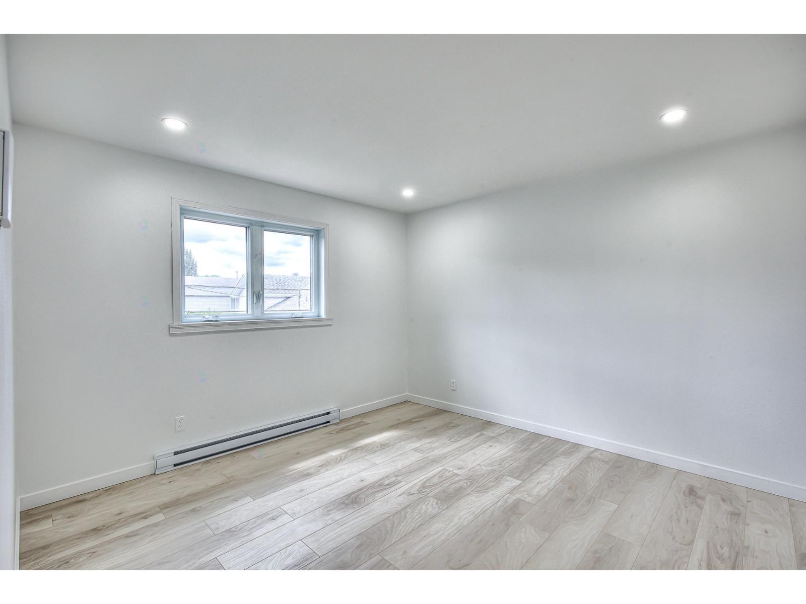 46 Boul. Laurentien Property Photo 22