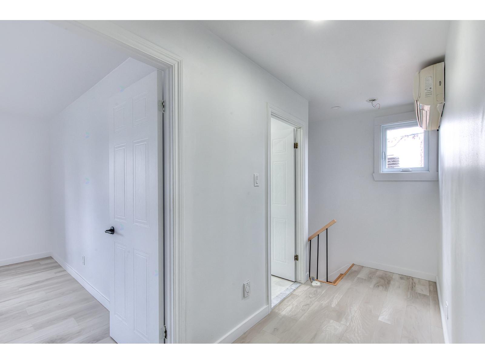 46 Boul. Laurentien Property Photo 24