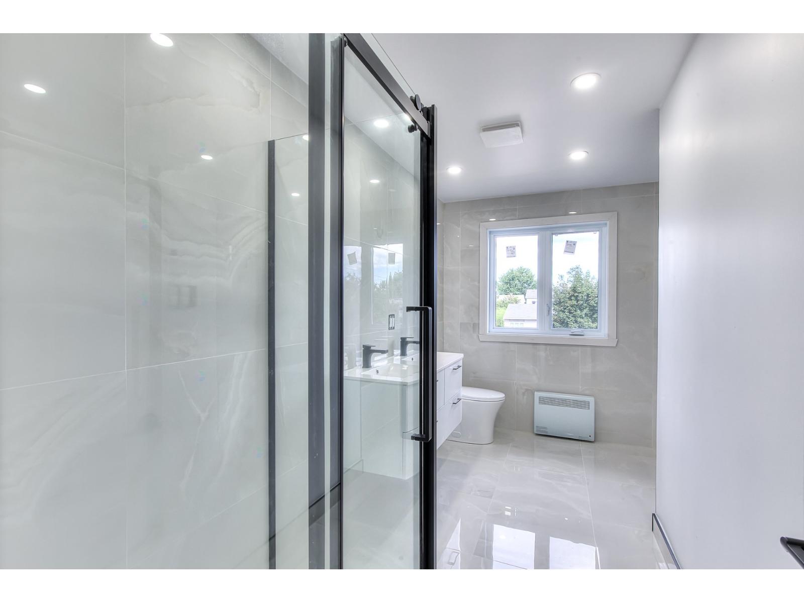 46 Boul. Laurentien Property Photo 25