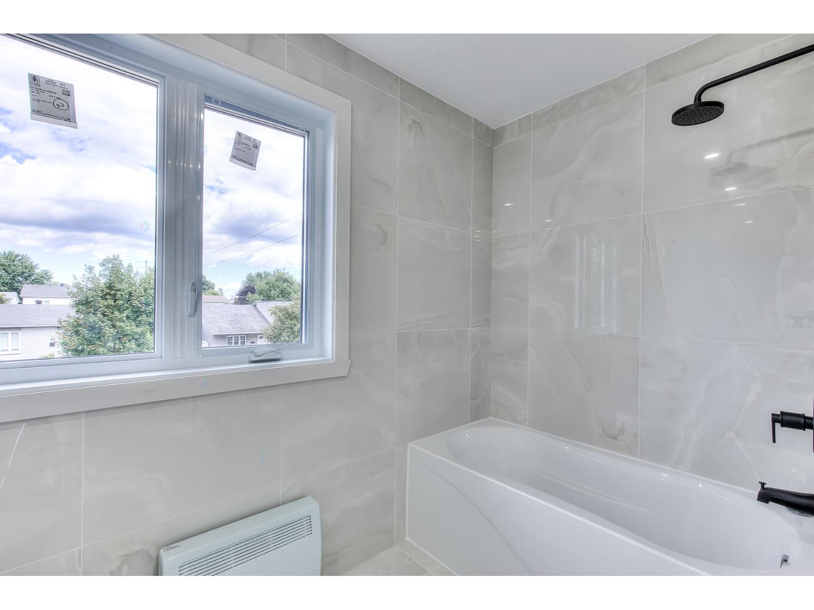 46 Boul. Laurentien Property Photo 26