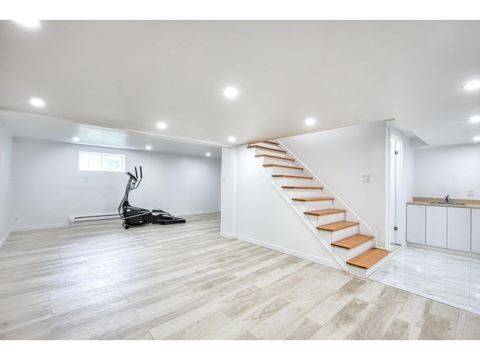 46 Boul. Laurentien Property Photo 29