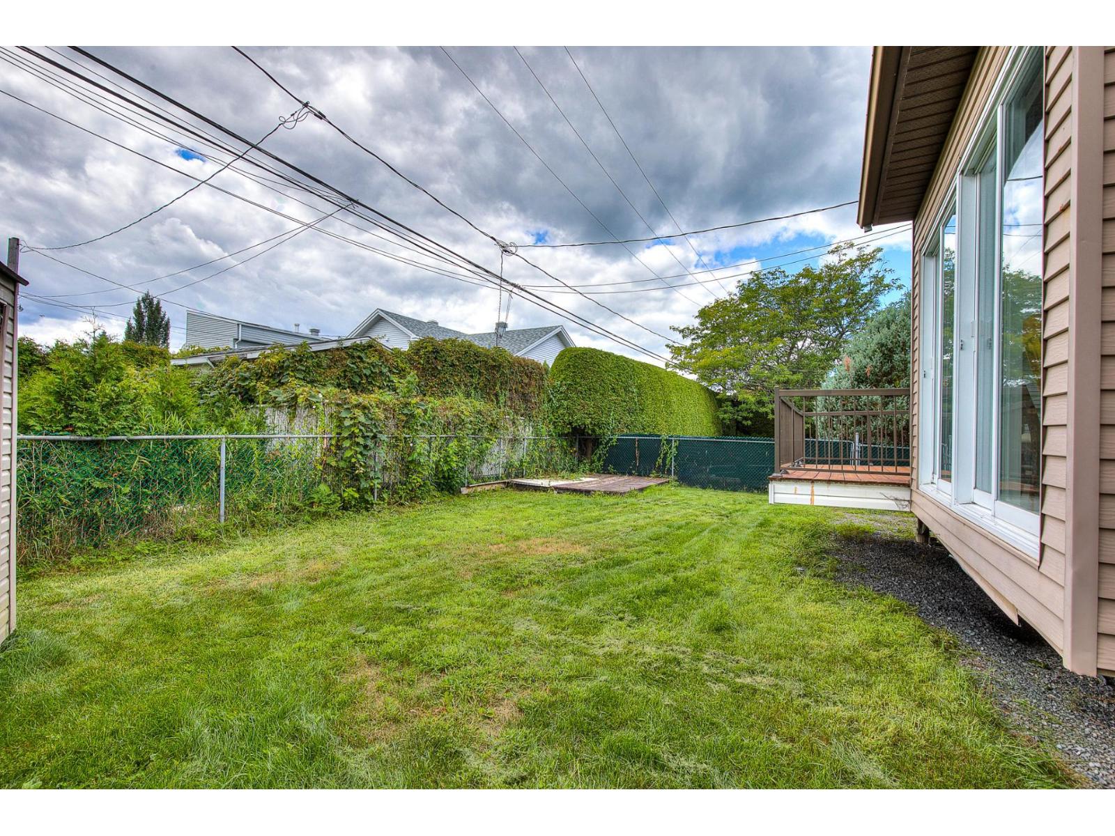 46 Boul. Laurentien Property Photo 36