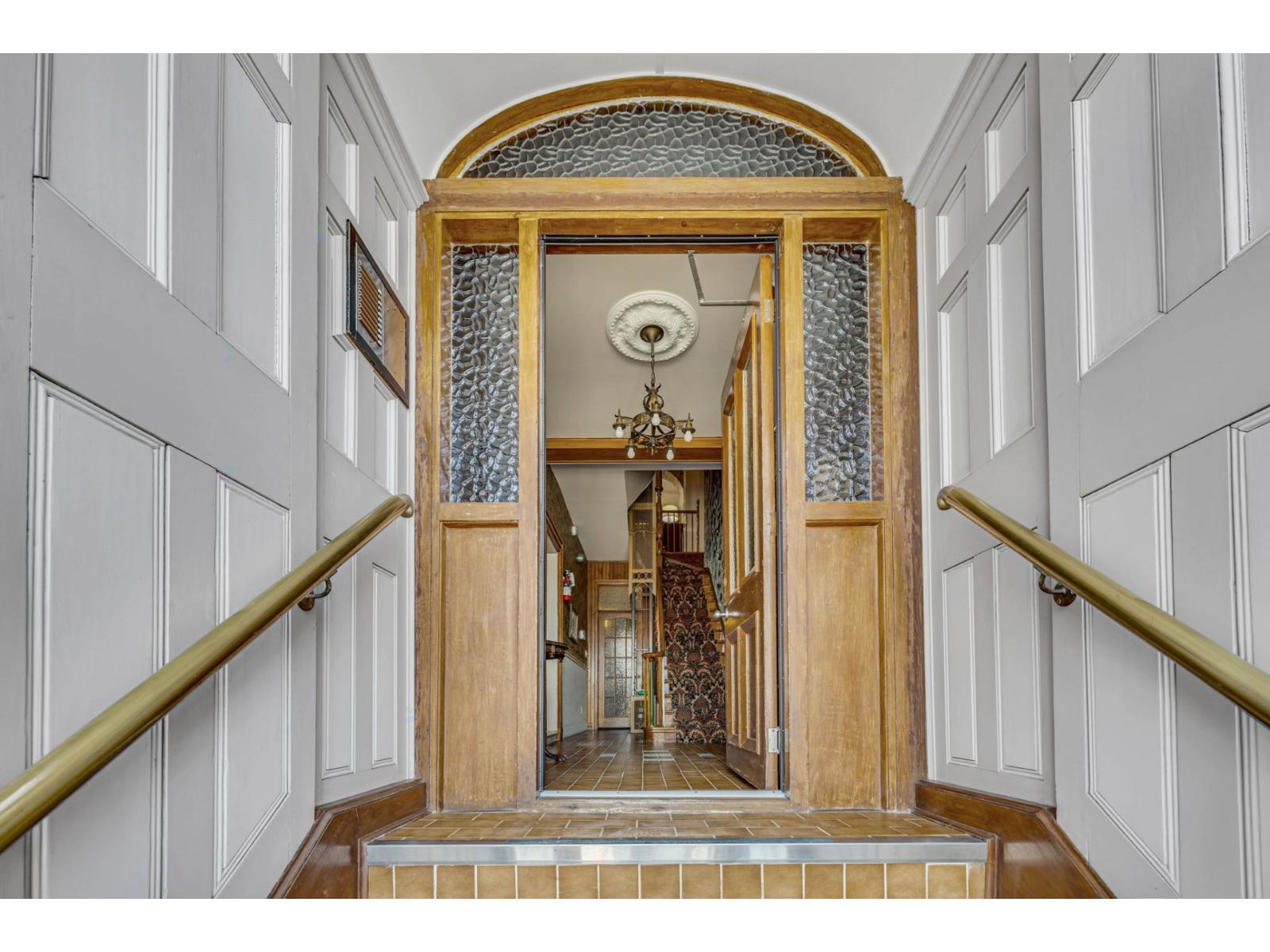 37z Av. Ste-geneviève Property Photo 4