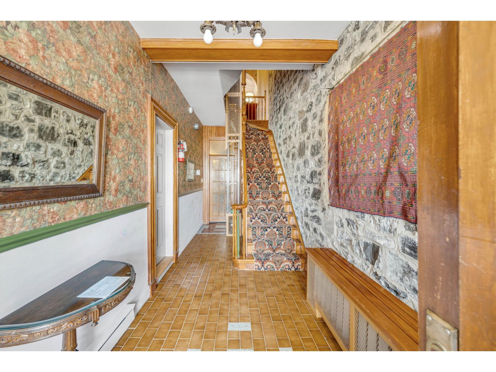 37z Av. Ste-geneviève Property Photo 5