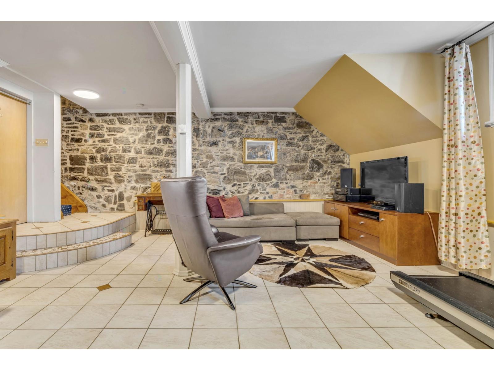 37z Av. Ste-geneviève Property Photo 29