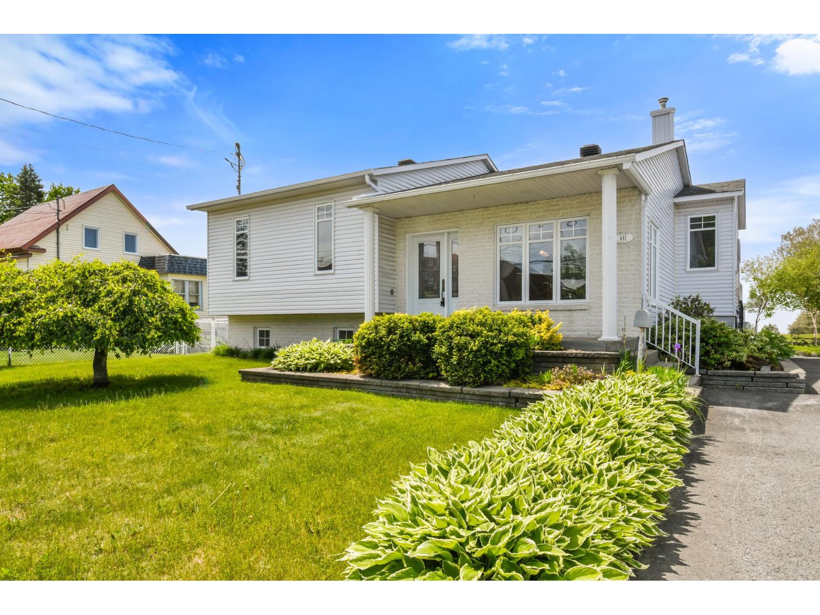 441 Rue De L'église S. Property Photo 1