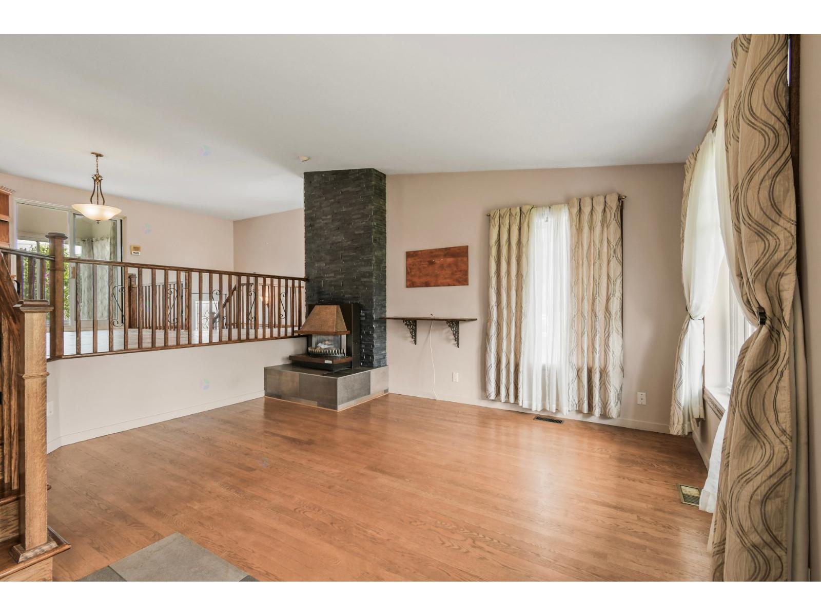 441 Rue De L'église S. Property Photo 3