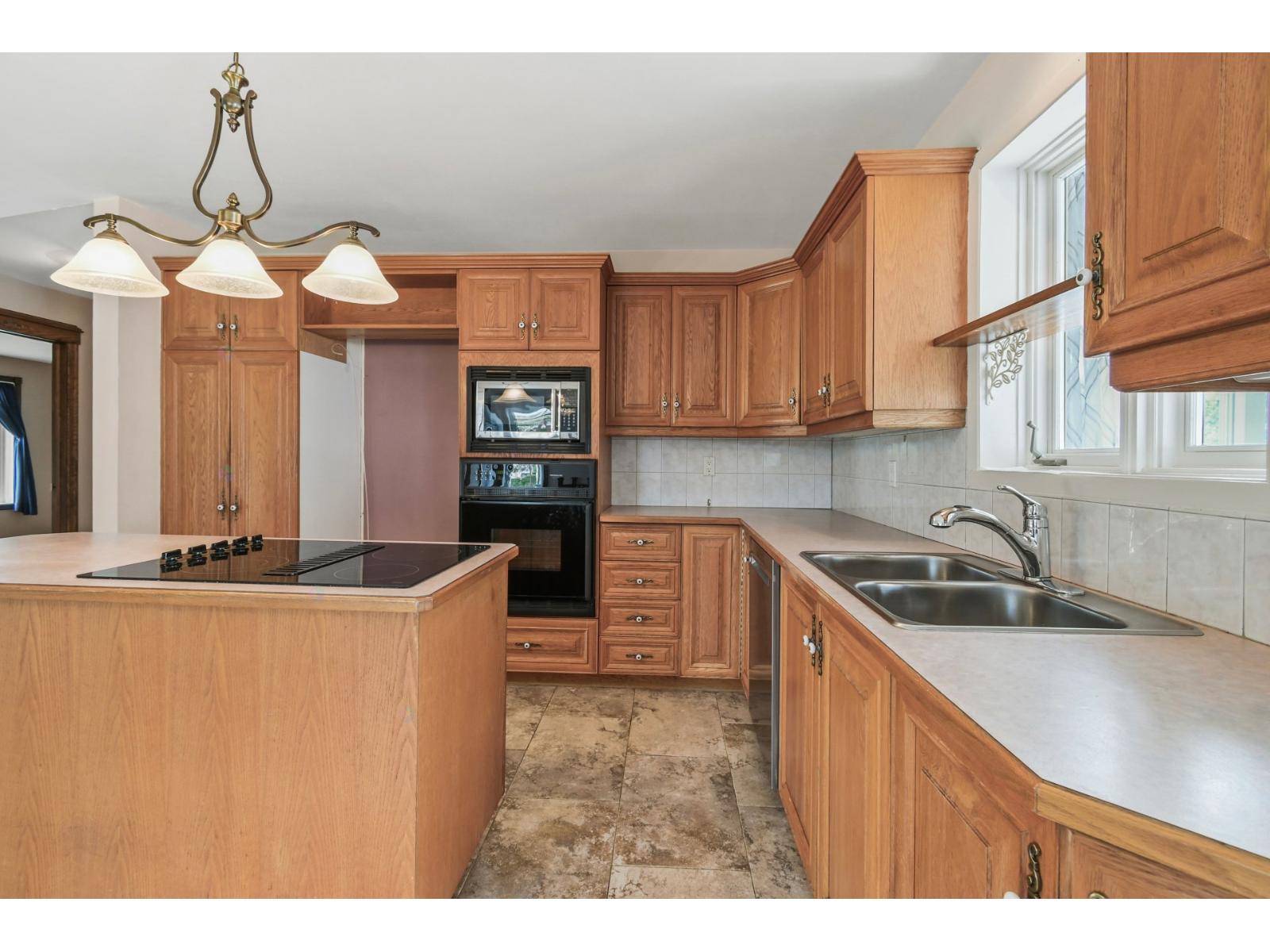441 Rue De L'église S. Property Photo 8