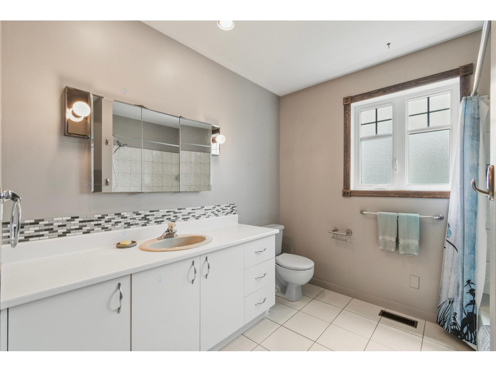441 Rue De L'église S. Property Photo 14
