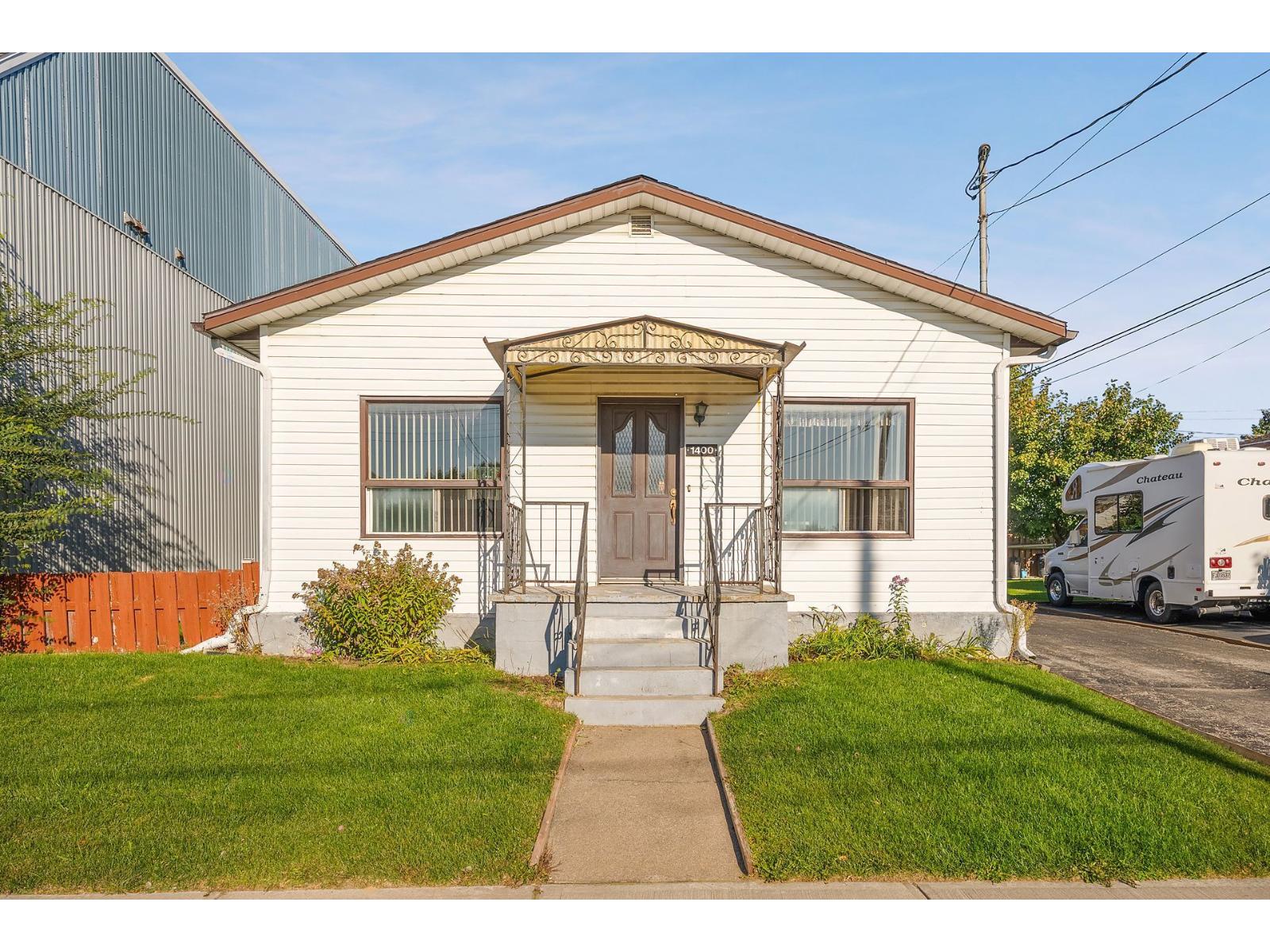 1400 8e Rue Property Photo 1