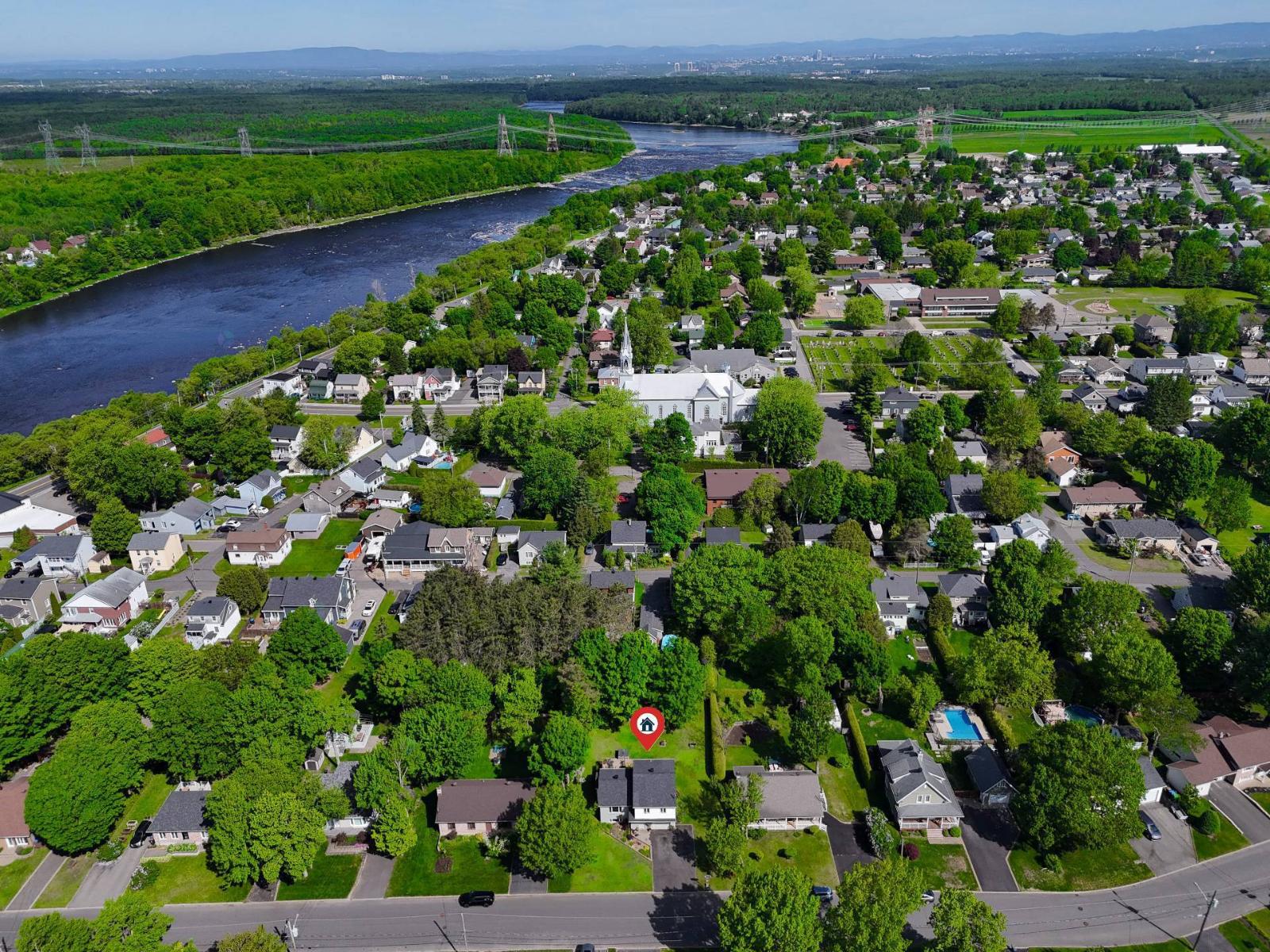 745 Rue Davie-anderson Photo de la propriété 1