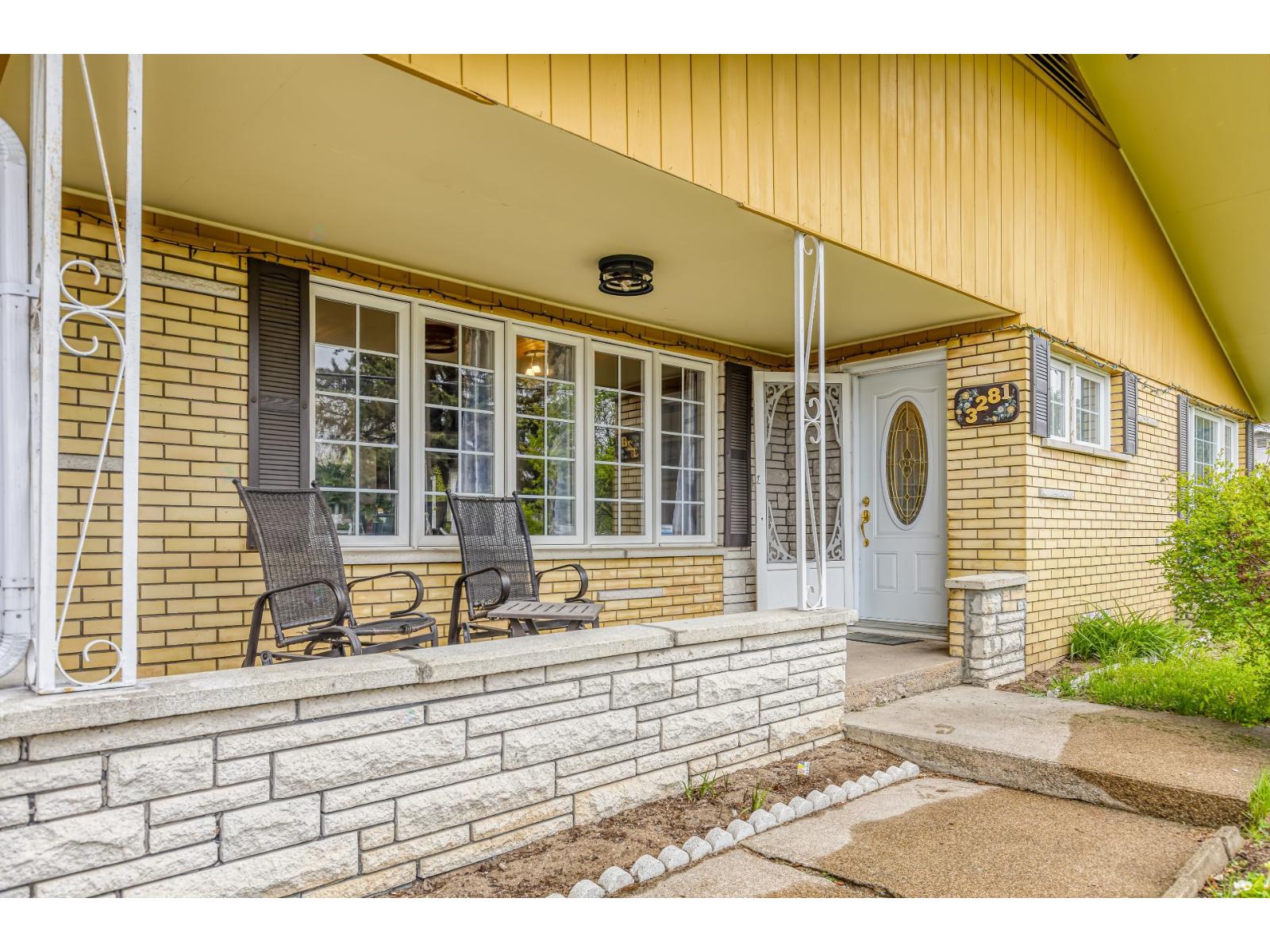 3281z 9e Avenue Property Photo 4