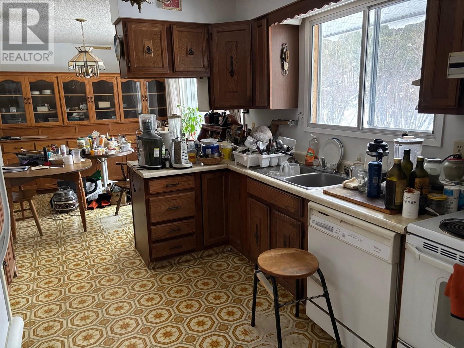 8870 Granby Road Property Photo 4