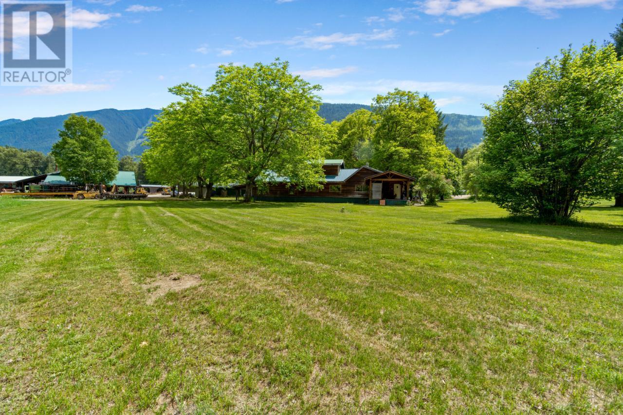 209 Lardeau River Road Property Photo 7