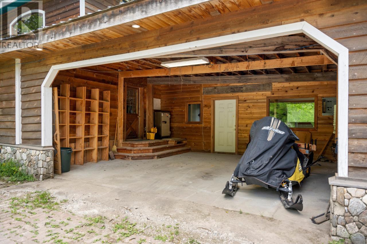 209 Lardeau River Road Property Photo 8