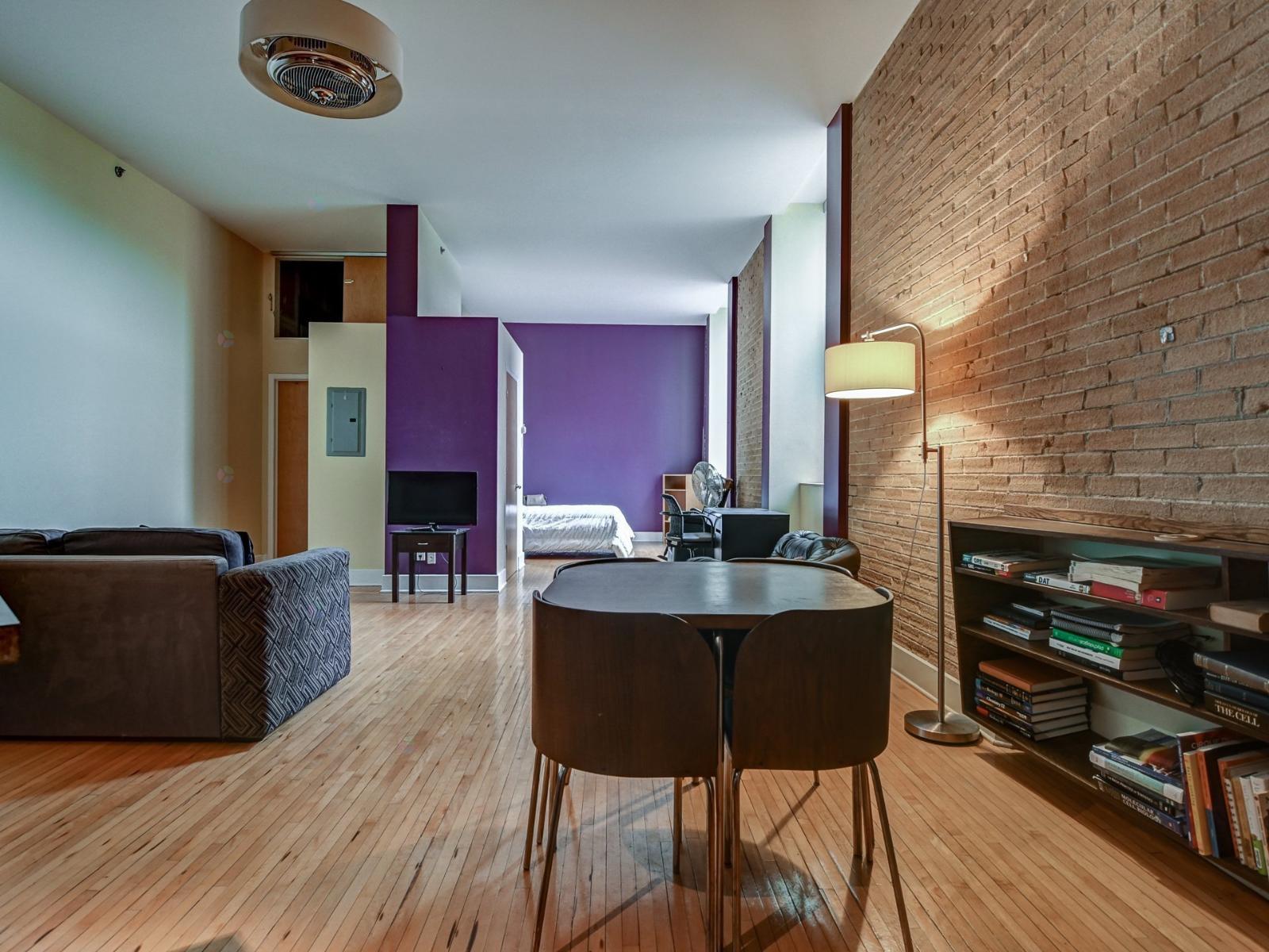220 Av. Des Pins O., #320 Property Photo 7