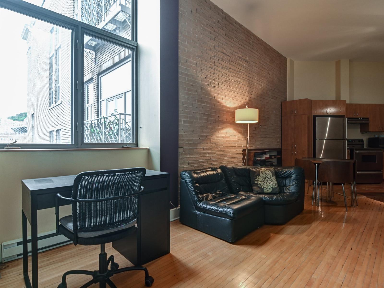 220 Av. Des Pins O., #320 Property Photo 8