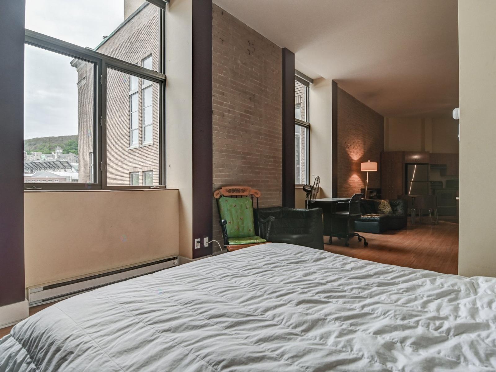 220 Av. Des Pins O., #320 Property Photo 13