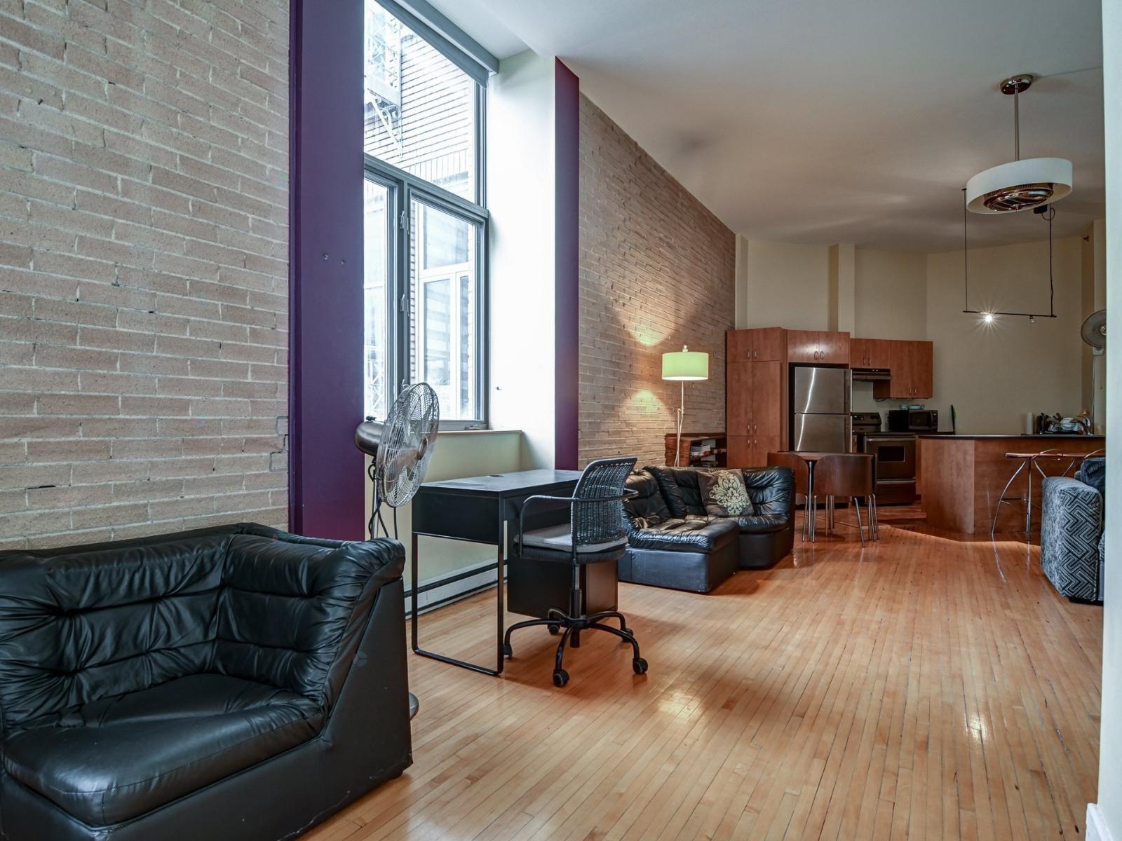 220 Av. Des Pins O., #320 Property Photo 14