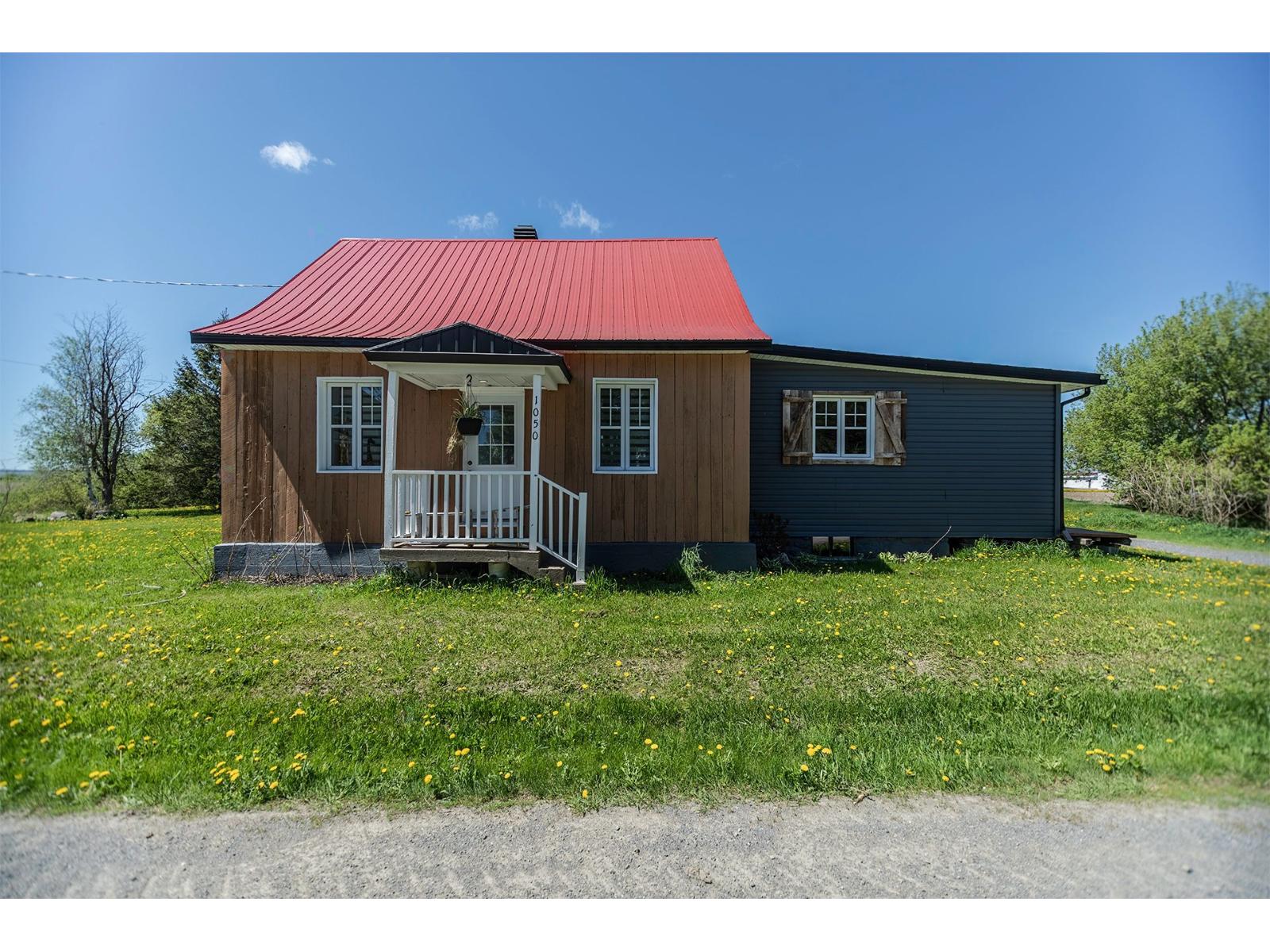 1050 4e Rang O. Property Photo 1